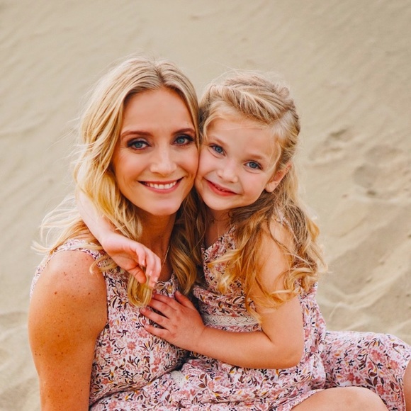 Meet your Posher, Carrie - Picture 2 of 5